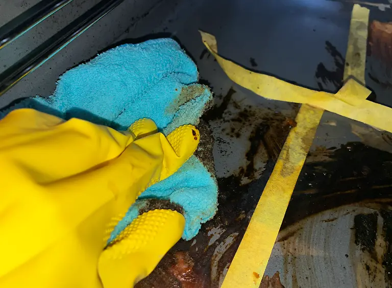 Verkrustungen lösen sich beim Reiniger von proWIN direkt auf